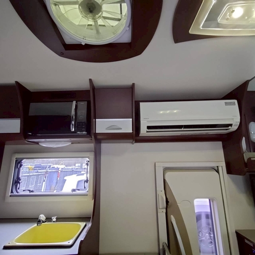 モード号 家庭用エアコン付♪二段ベッド♪4WD♪軽油だから燃費良♪画像