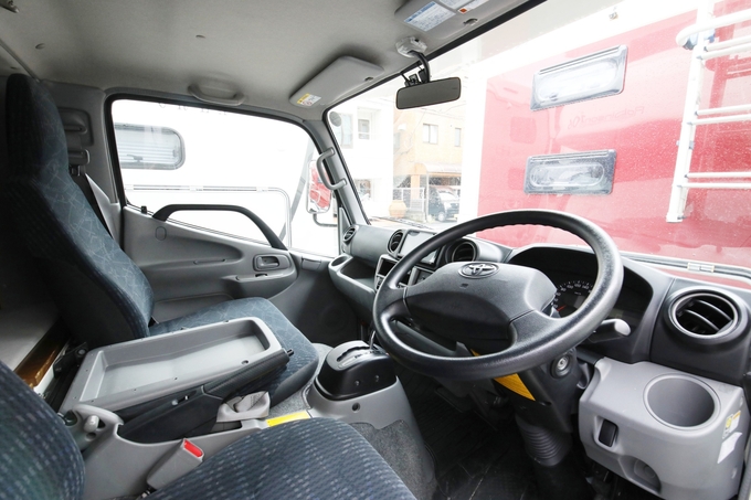 イグナイト号　10人まで乗れるゆったり広々希少車！画像