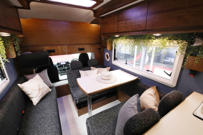 イグナイト号　10人まで乗れるゆったり広々希少車！画像