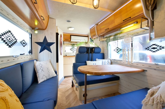 オーシャンズ号　家庭用エアコン付♪フルフラットベッドで広々♪4WD♪軽油だから燃費良♪画像