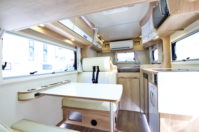 ヴィヴィッド号　高年式で装備充実♪家庭用エアコン付♪軽油だから燃費良♪画像