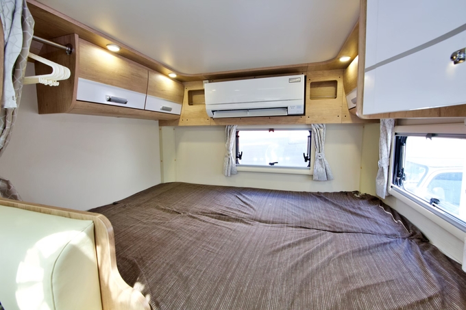 ヴィヴィッド号　高年式で装備充実♪家庭用エアコン付♪軽油だから燃費良♪画像