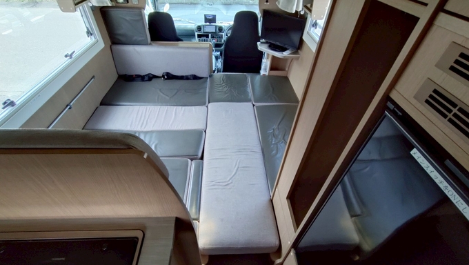 ホープ号　家庭用エアコン付♪フルフラットベッド♪4WD♪軽油だから燃費良♪画像